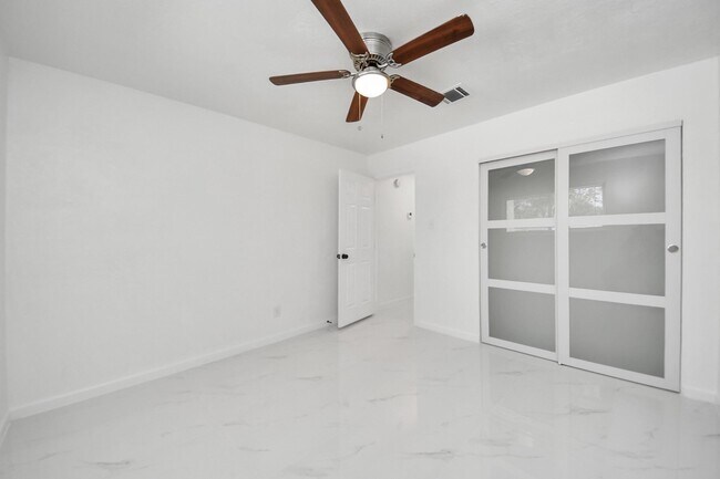 Building Photo - 22810 Deville Dr