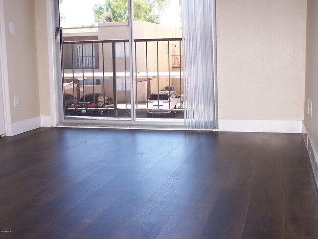 Building Photo - 2808 E Le Marche Ave