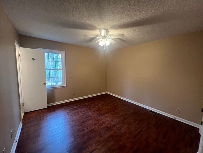 Building Photo - 1201 Linton Ct