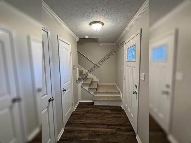 Building Photo - 2111 Pattywood Dr