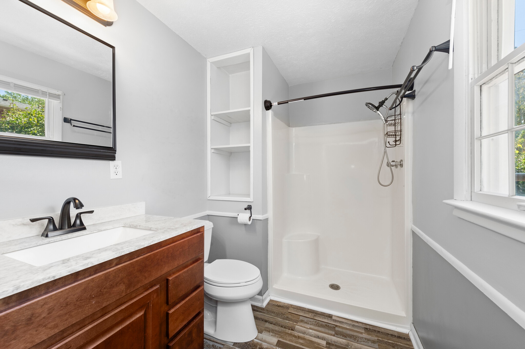 Master bath - 1111 Cherokee Dr