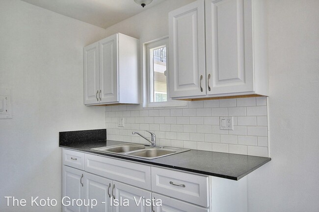 Building Photo - 2 br, 1.5 bath Apartment - 6591 Seville