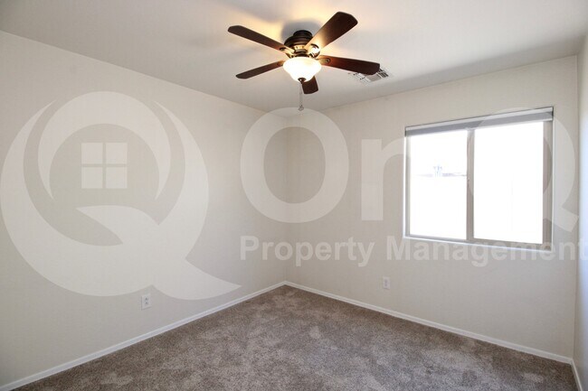 Building Photo - 2009 E Lindrick Dr