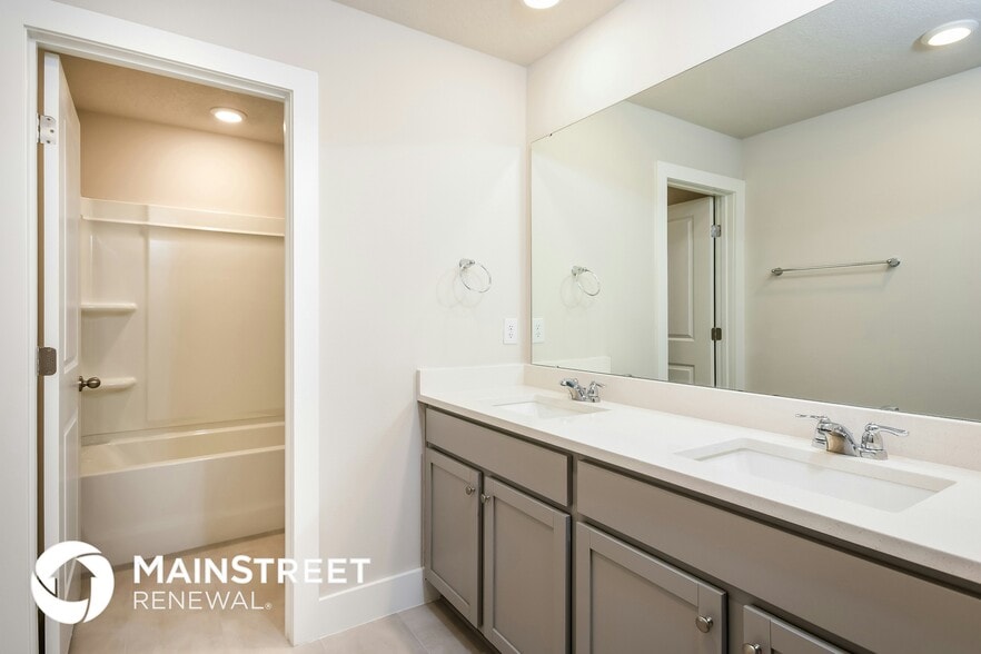 Building Photo - 313 Pine St