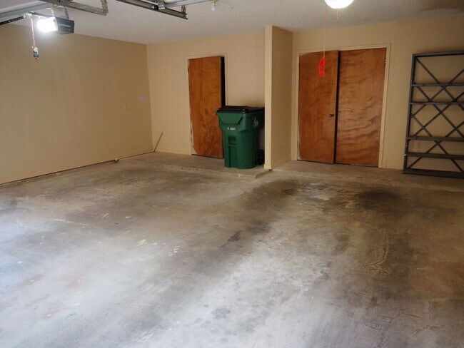 Building Photo - Amazing home ready to move in!