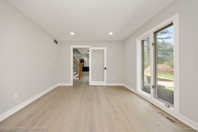 Building Photo - 5240 Clarendon Crest St