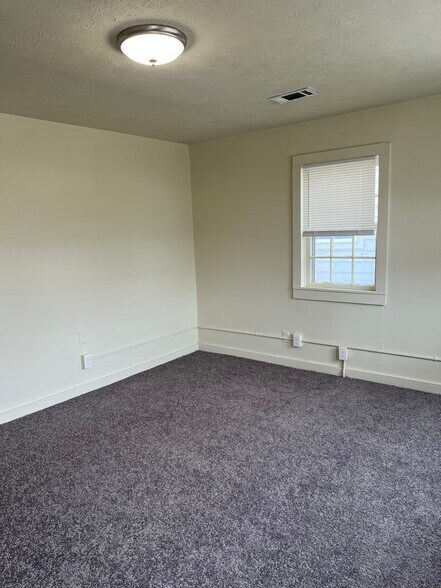 Building Photo - 2411 Scovel St
