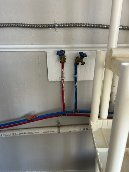 Building Photo - 401 Hannibal St