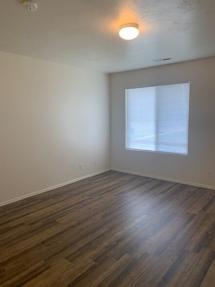 Living Room - 593 S 430 W
