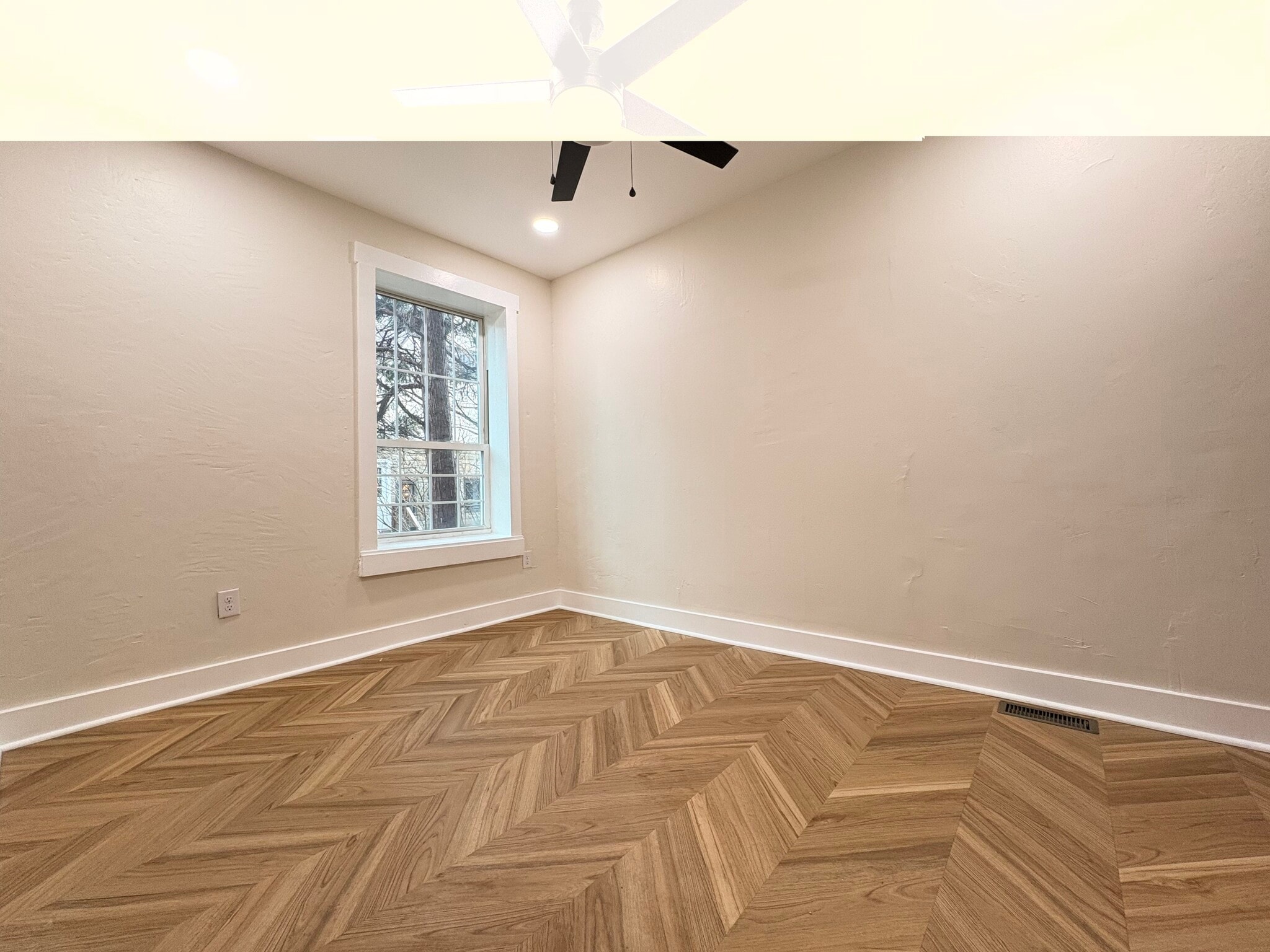 Building Photo - 7128 Card Ln