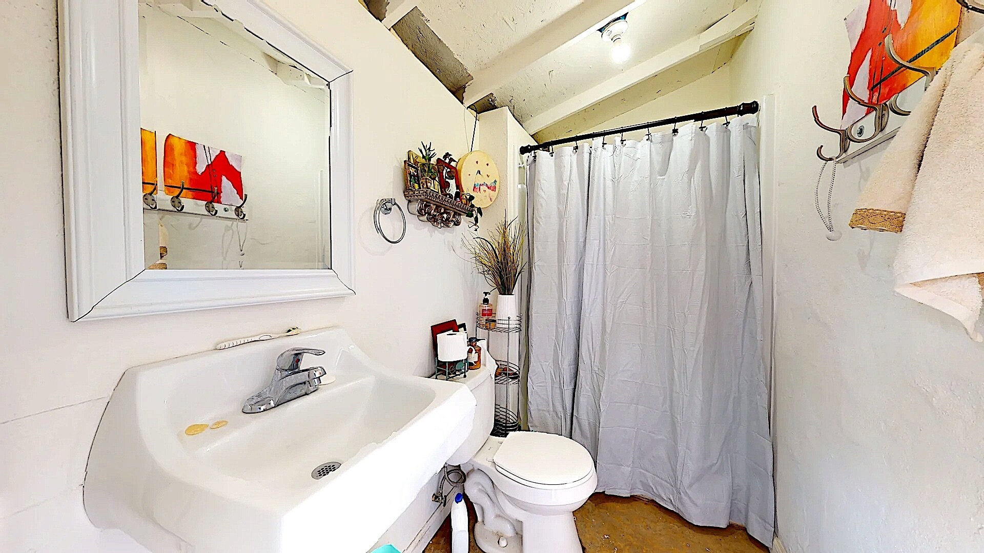 Building Photo - 204 N Santa Ana Ave