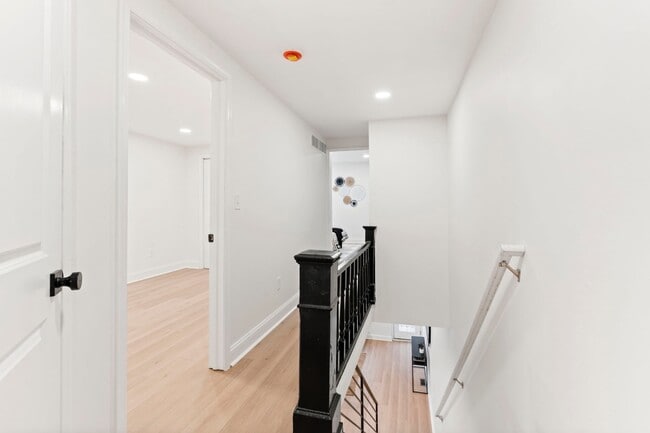 Building Photo - 1638 Latona St