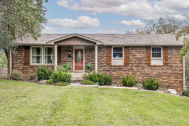 Building Photo - 204 Edgewater Dr