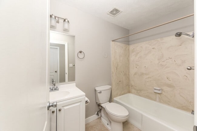 Building Photo - North Provo Duplex