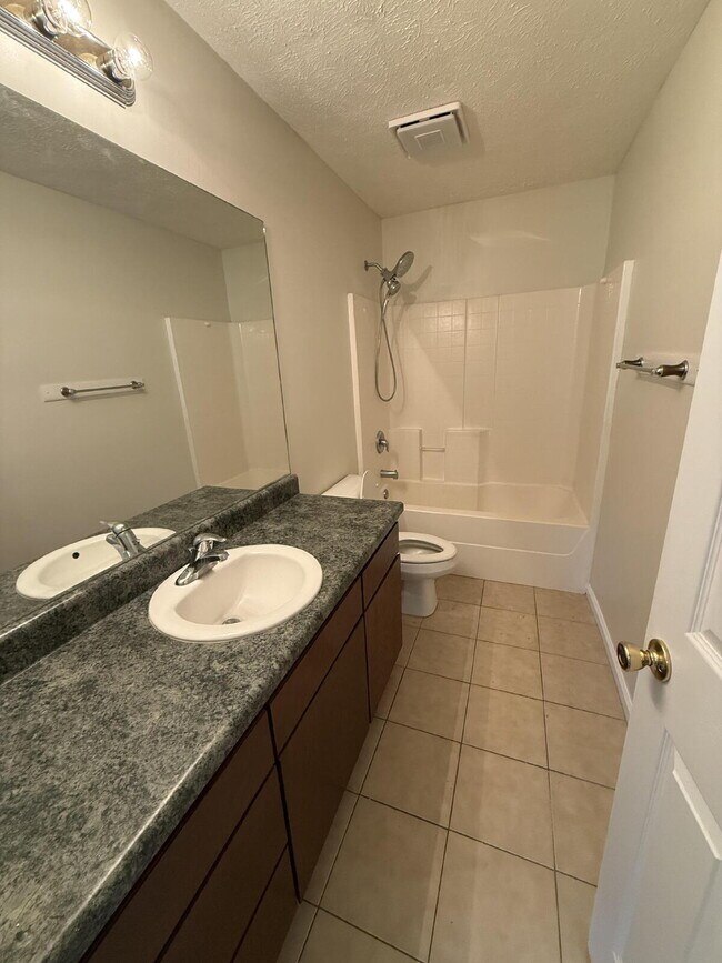 Building Photo - Charming 3-Bedroom Bloomingdale Retreat on over 1 acre!