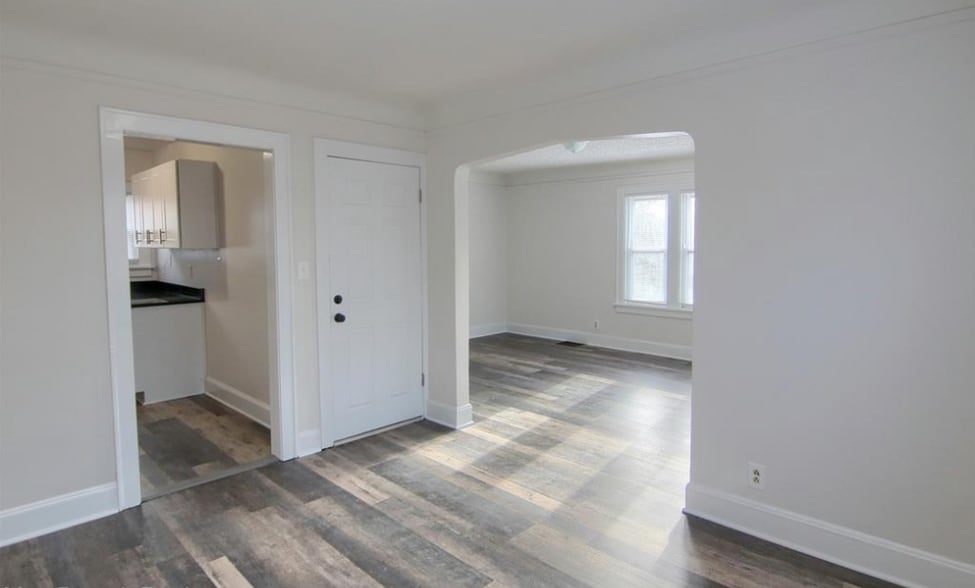 Building Photo - 372 W Bennett Ave