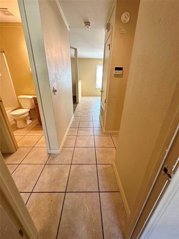 Building Photo - 6913 Sabrina Dr