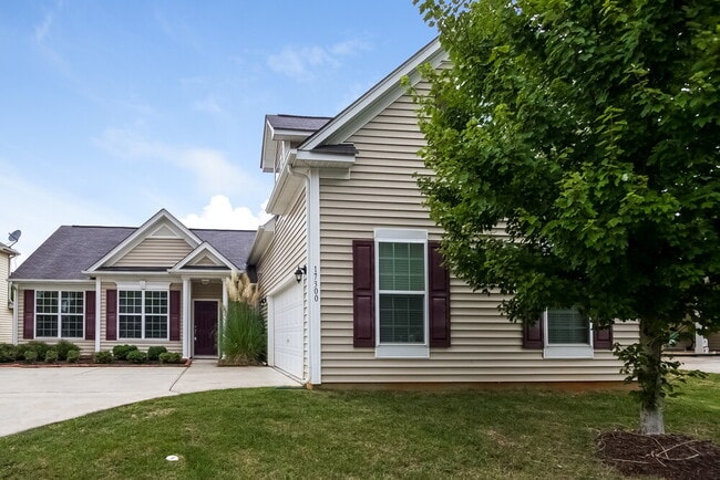 Building Photo - 17300 Hampton Trace Rd