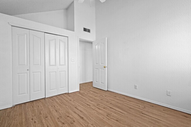 Building Photo - 6780 Dakota Ridge Dr