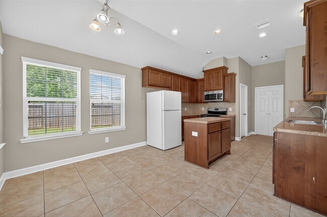 Building Photo - 2000 Water Trace Ct