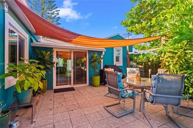 Building Photo - 2447 Wilson St