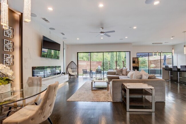 Building Photo - 5017 Milam St