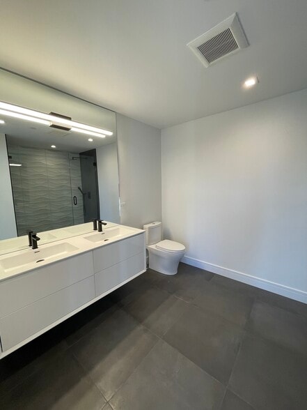 Building Photo - 719 N Elizabeth St