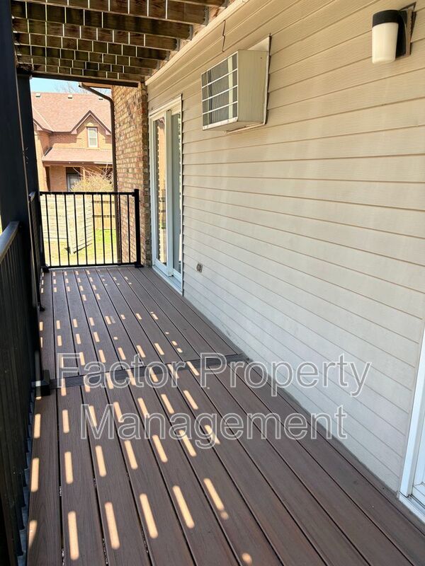 Building Photo - 418 Allan Ave