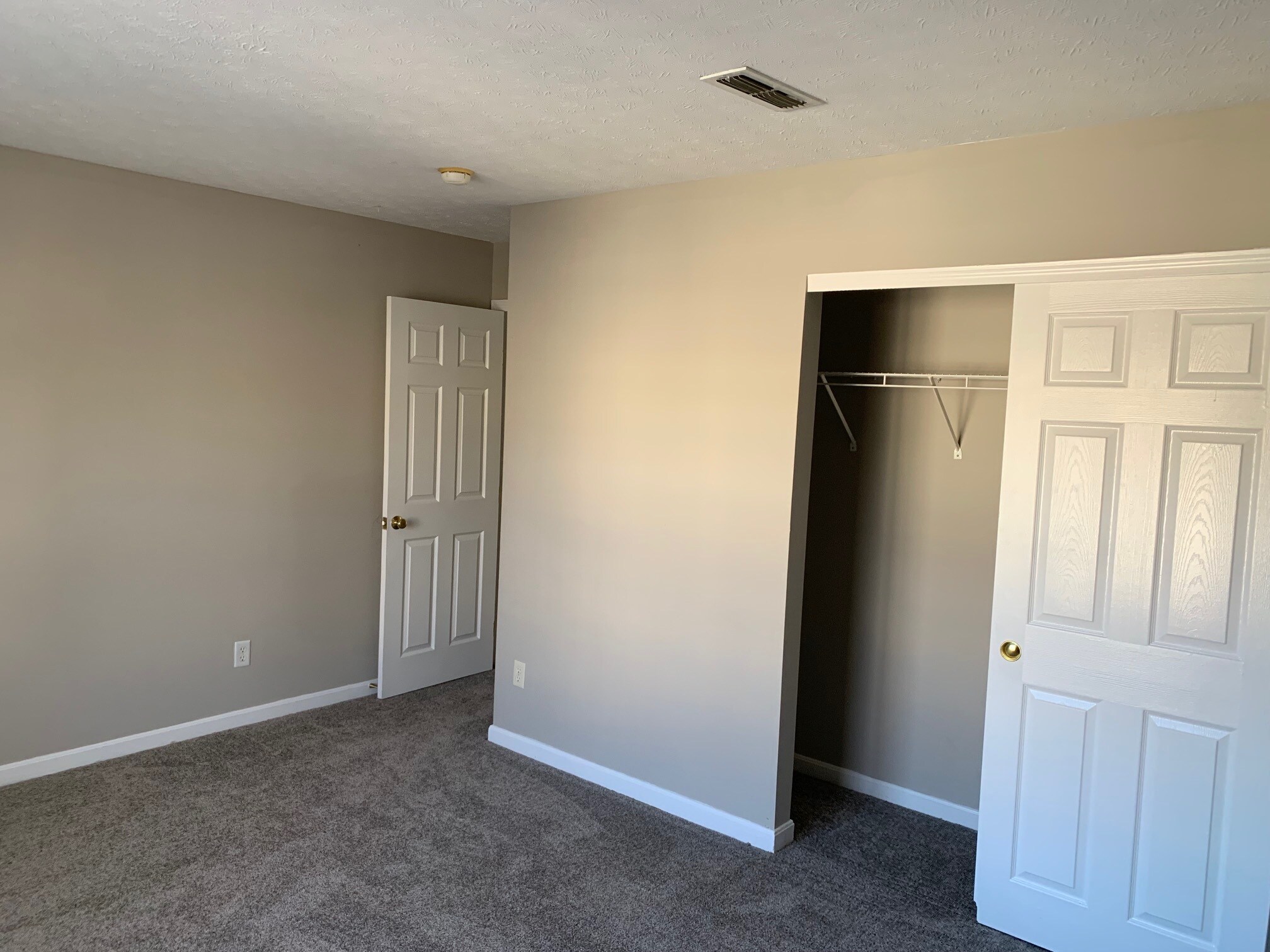 Building Photo - 3857 Thorngate Dr