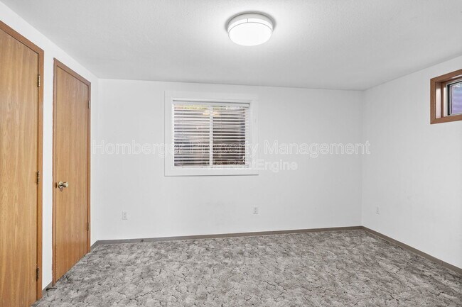 Building Photo - 1703 N Walnut Rd