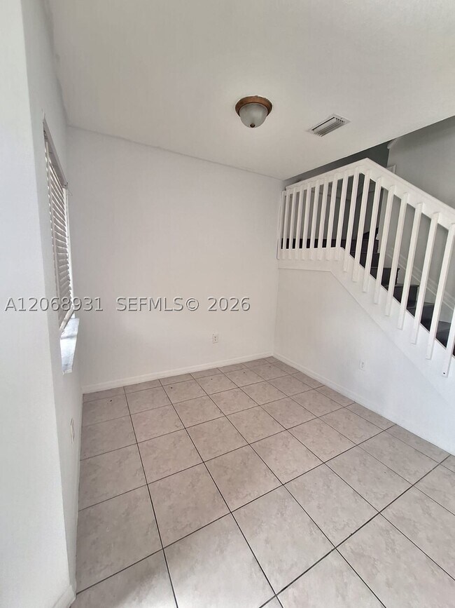 Building Photo - 1654 SE 31st Ct