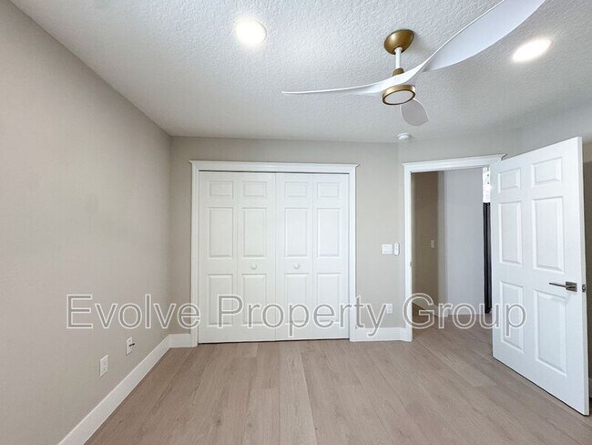 Building Photo - 470 Lambert Ave