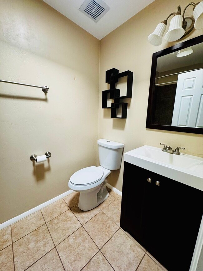 Building Photo - FOR RENT