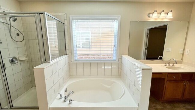 Building Photo - Alpharetta 4 Bedroom-3 Bathroom, Granite Counters, Stainless Appliances, Hardwoods