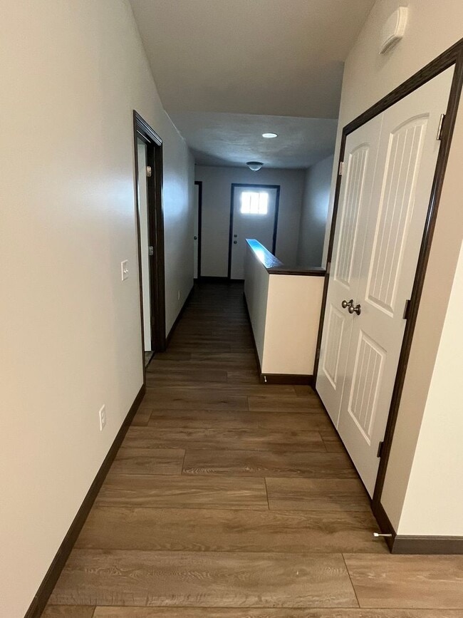 Building Photo - 785 Glory Dr
