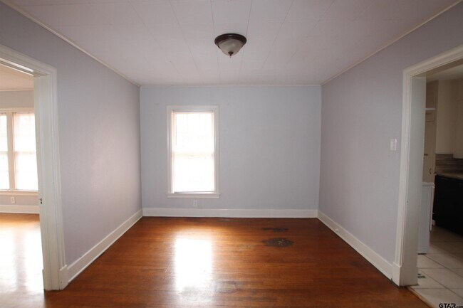 Building Photo - 132 Rowland Pl