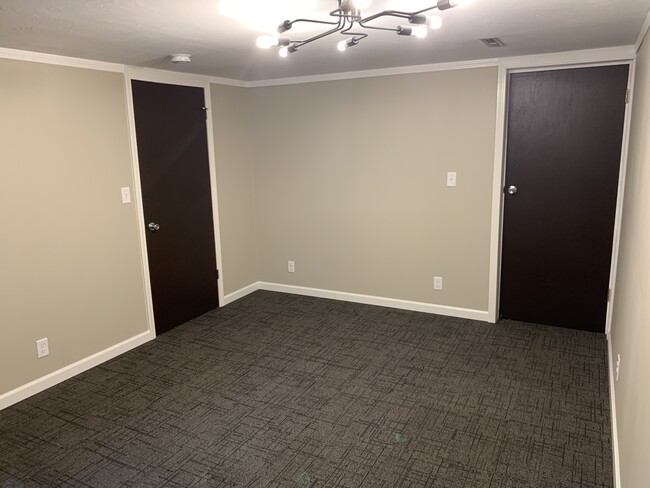 Building Photo - 215 Wedgewood Dr