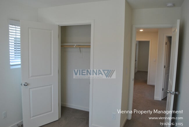 Building Photo - 3057 Pruett Dr