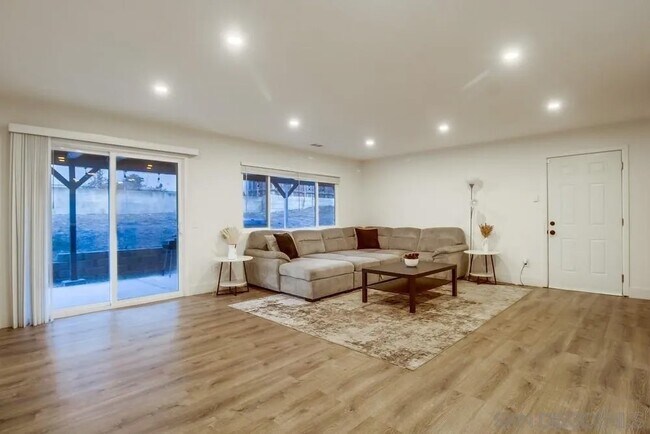 Building Photo - 6964 Mt Vernon St