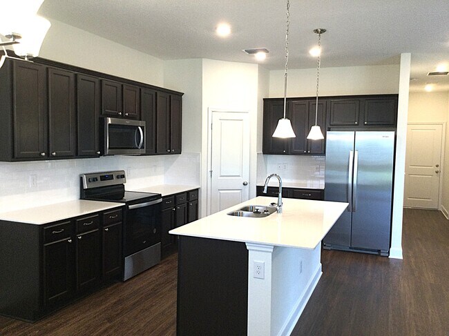 Building Photo - 1016 Walden Pond Dr