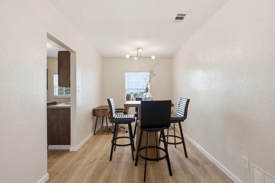 Building Photo - 4705 Shadylane Dr