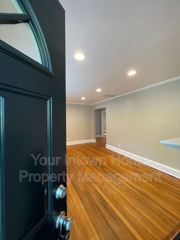 Building Photo - 452 Deckner Ave SW