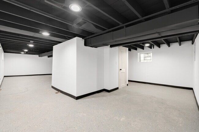 Building Photo - 10205 S Yale Ave