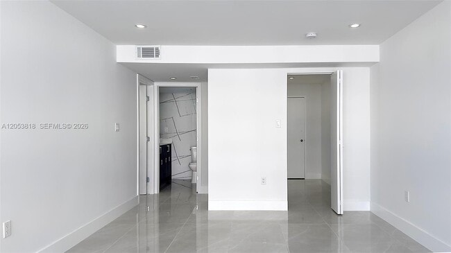 Building Photo - 18051 Biscayne Blvd
