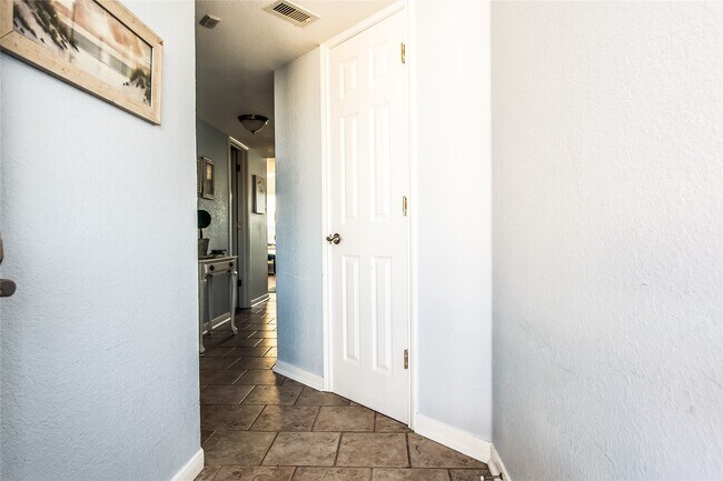 Building Photo - 10811 Termini-San Luis Pass Rd