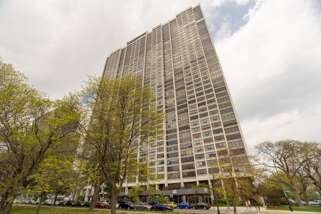 Primary Photo - 2800 N Lake Shore Dr