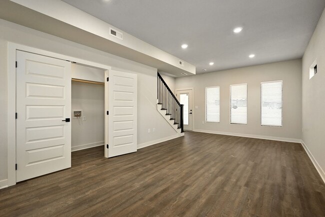 Building Photo - Three Bedroom Townhome with Large Unfinish...