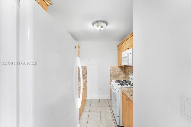Building Photo - 1305 W 53rd St