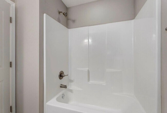 Building Photo - 4 Bedroom | 2 Bathroom | 3 Car Garage| Republic MO | Fenced Backyard!
