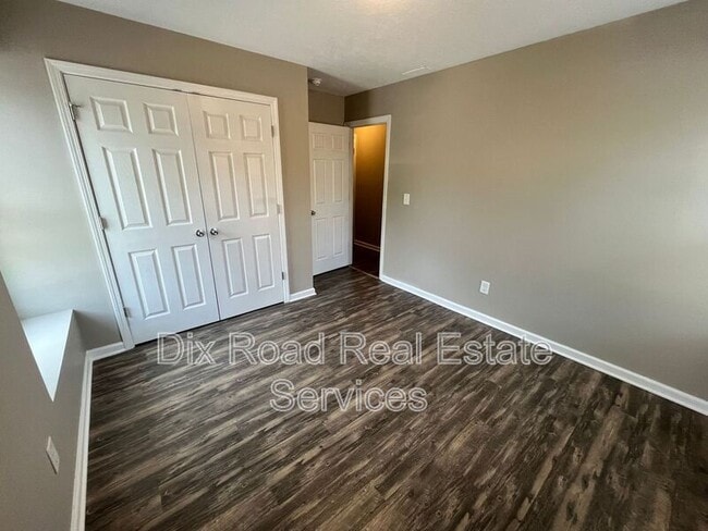 Building Photo - 265 Ihle Dr